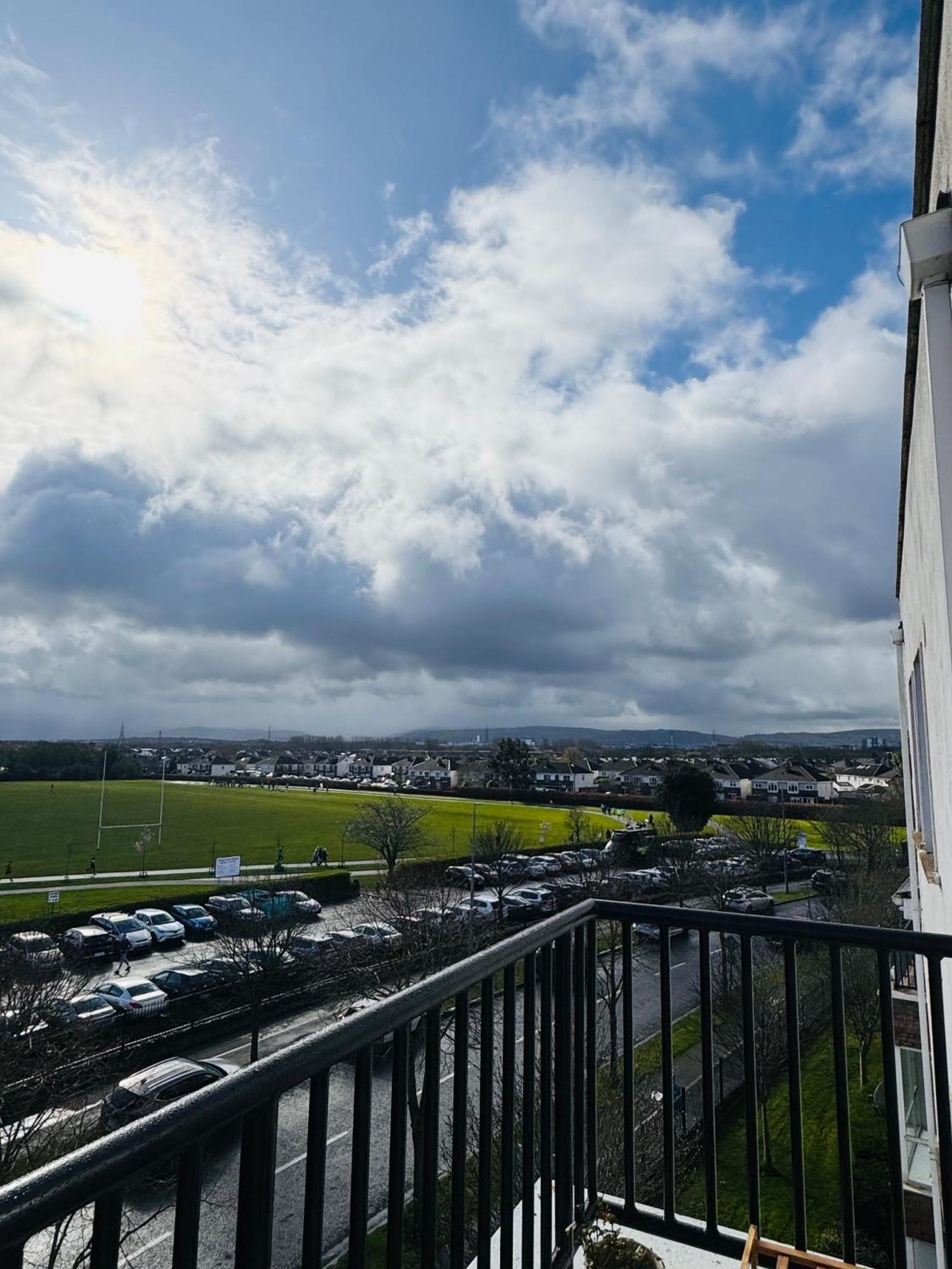 Finnstown Hall- Private In Shared With The Host Dublín